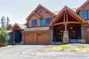 Mountain Thunder 2BD Townhome close to all the action! Gondola across the street!